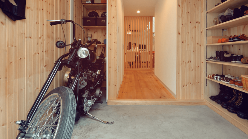 【横浜市・緑区】バイクガレージのある玄関