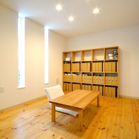 【横浜市・緑区】玄関と直通しており、来客対応も可な書斎